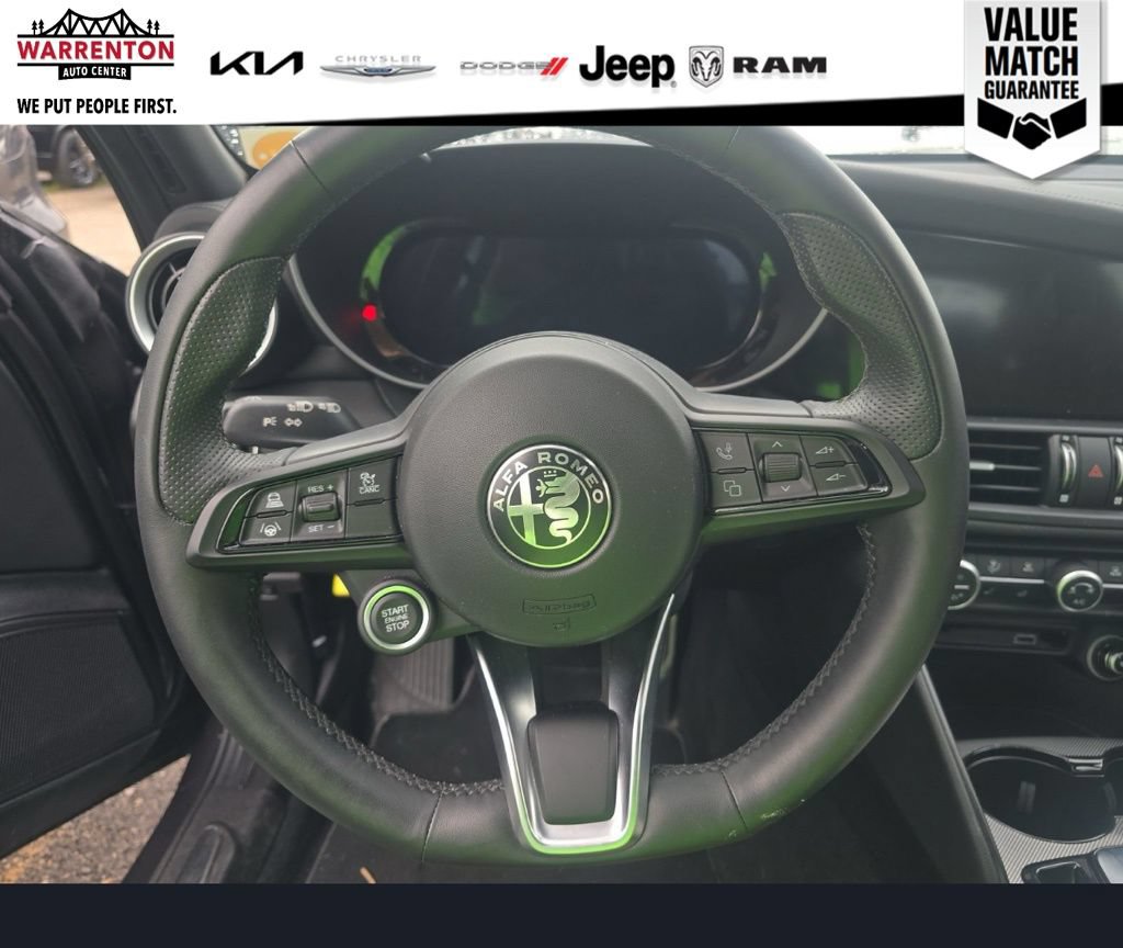Used 2024 Alfa Romeo Giulia Ti AWD/4WD image 18