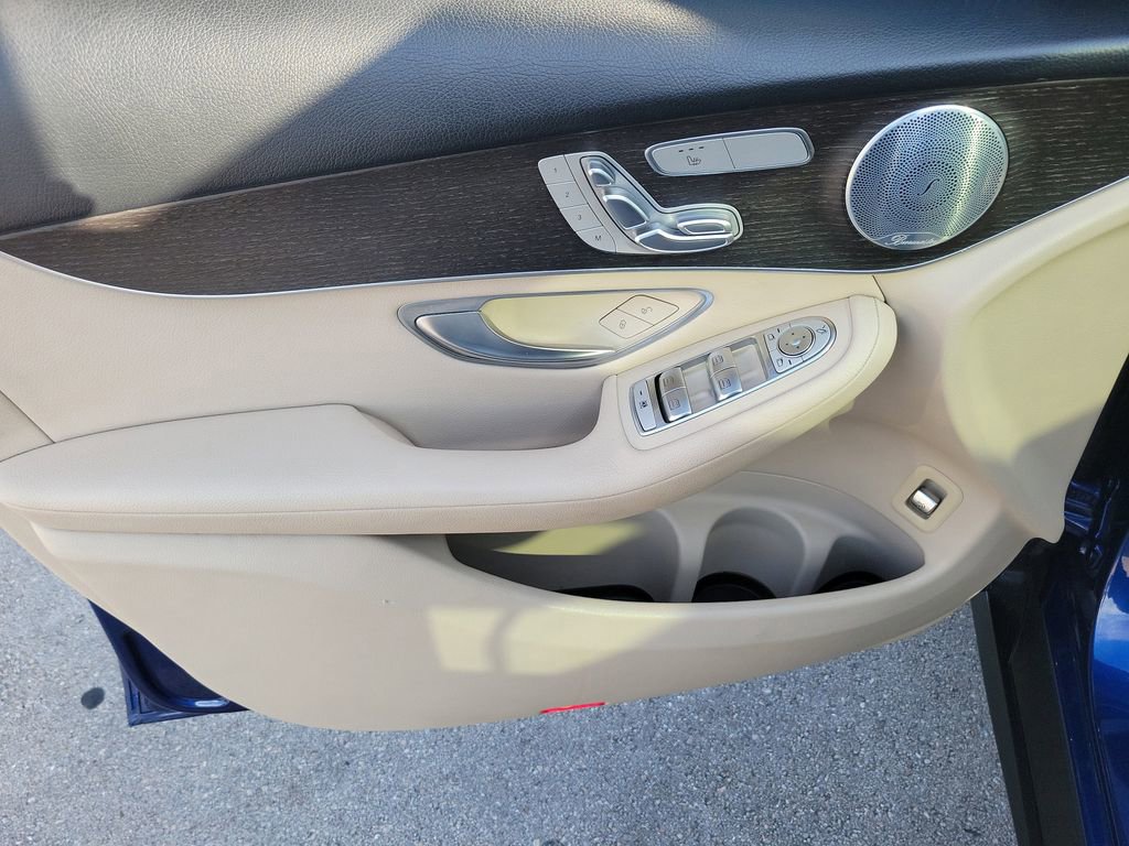 Used 2020 Mercedes-Benz GLC 300 4MATIC w/ Multimedia Package image 16