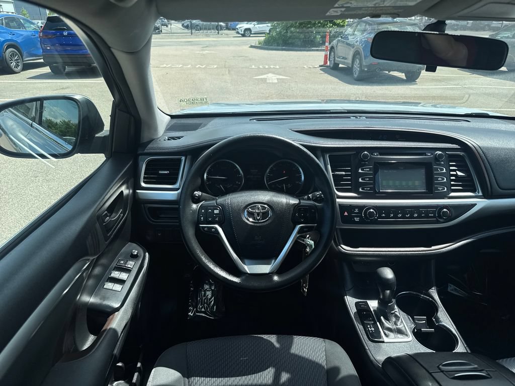 Used 2016 Toyota Highlander LE AWD/4WD image 14