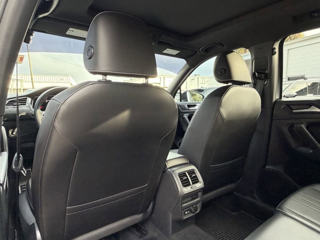 Used 2022 Volkswagen Tiguan SE R-Line AWD/4WD image 10