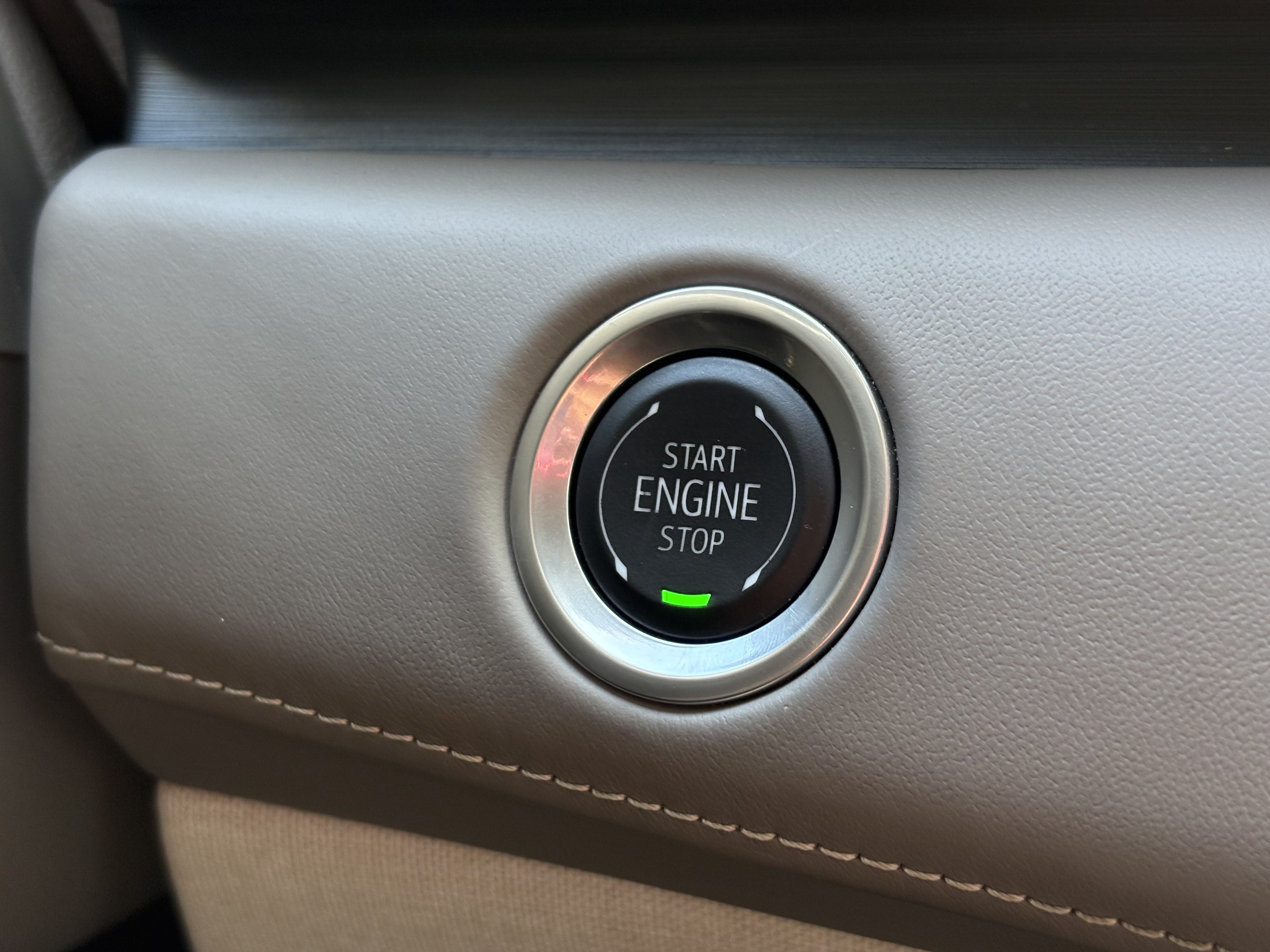 Certified 2024 Cadillac Escalade Sport Platinum w/ LPO, ONYX Package AWD/4WD image 33