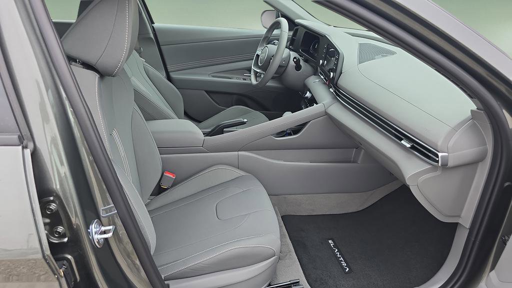 New 2026 Hyundai Elantra Sport FWD image 21