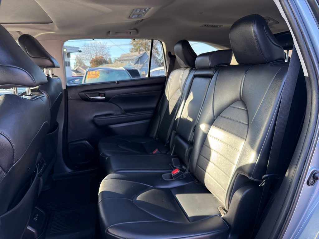 Used 2021 Toyota Highlander XLE image 14