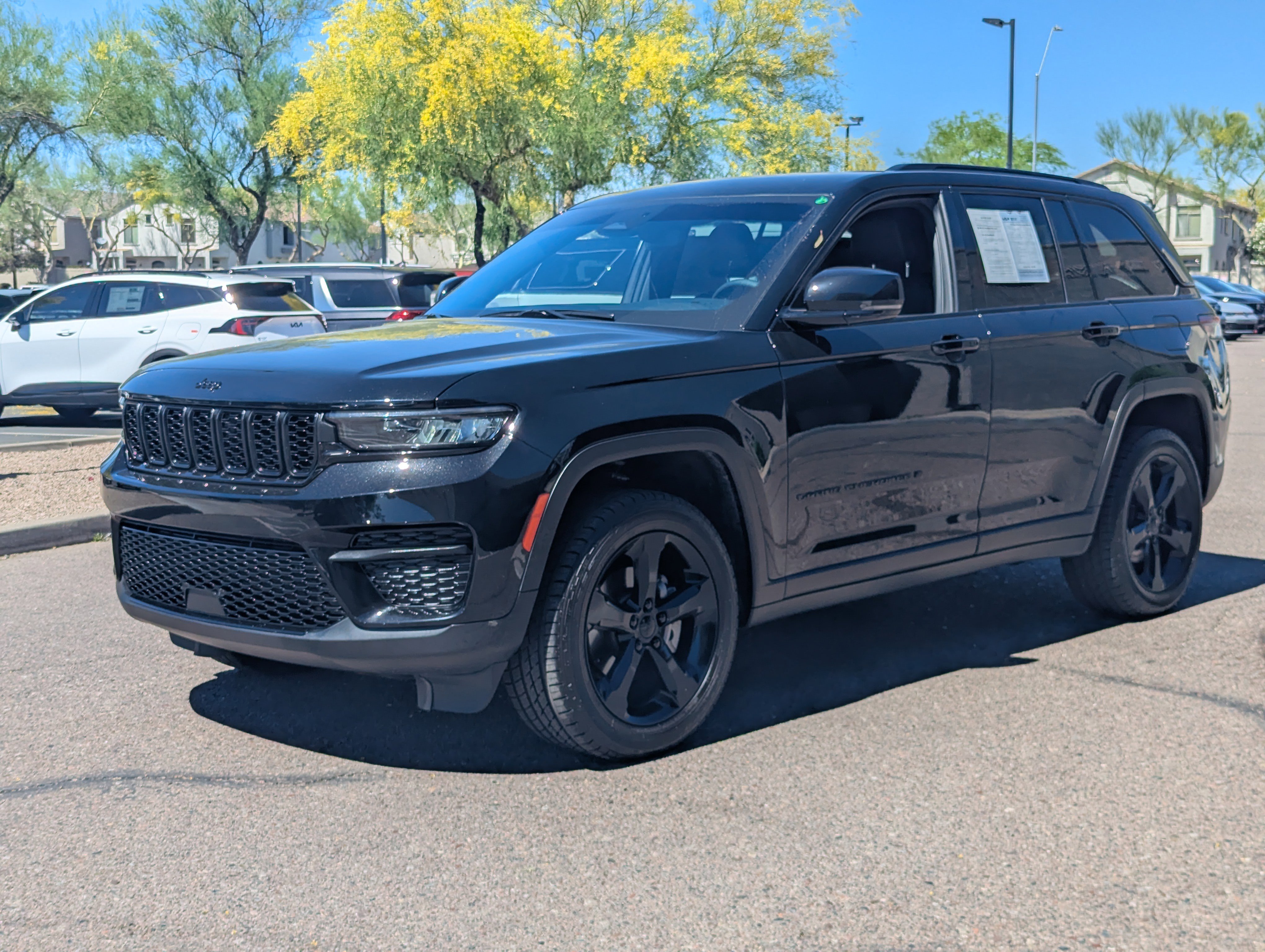 Used 2023 Jeep Grand Cherokee Altitude image 6
