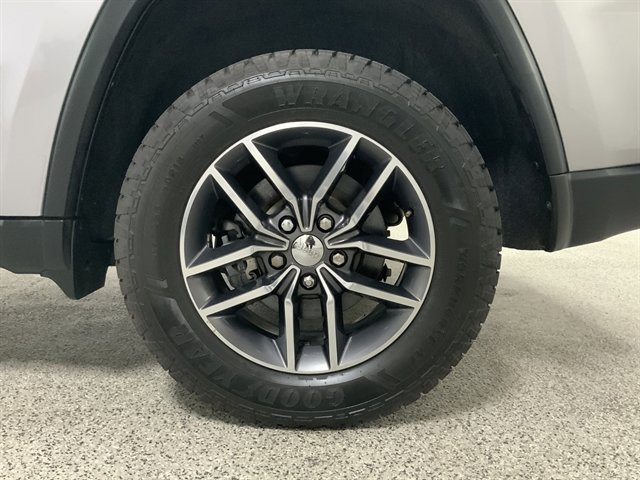 Used 2018 Jeep Grand Cherokee Limited AWD/4WD image 14