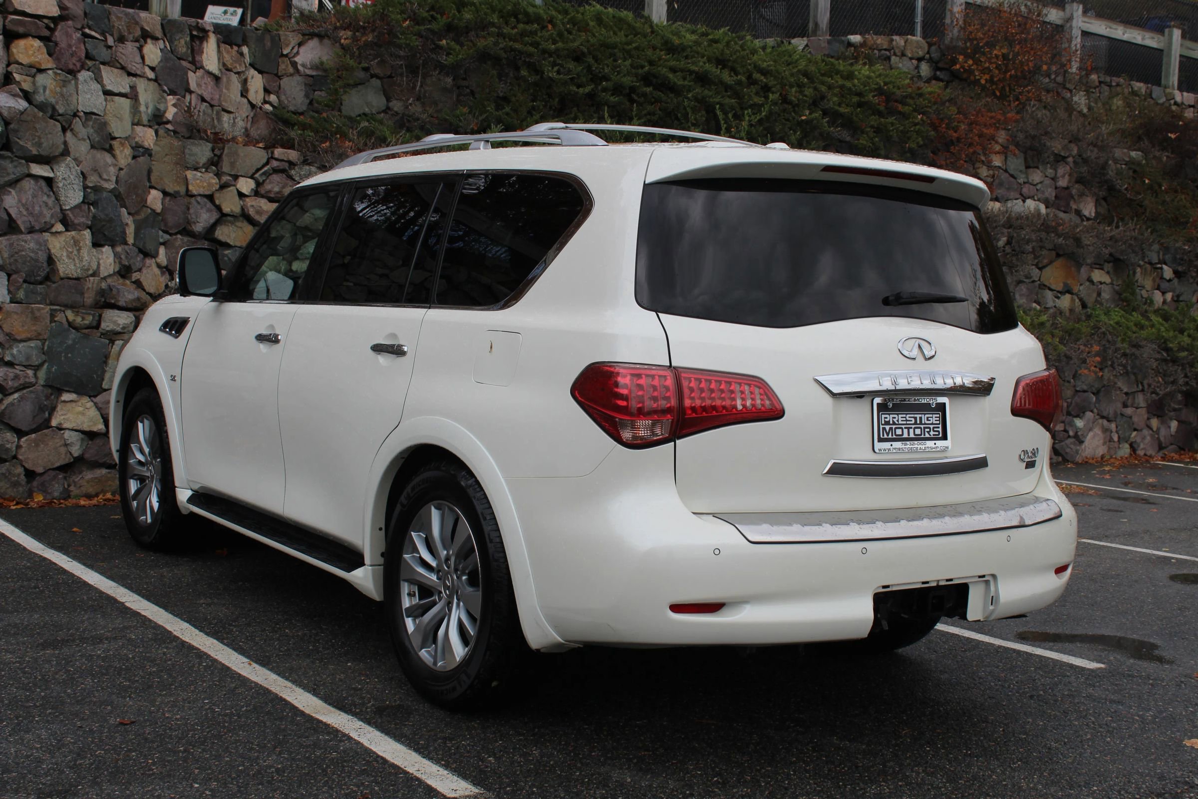 Used 2017 INFINITI QX80 4WD w/ Driver Assistance Package image 7