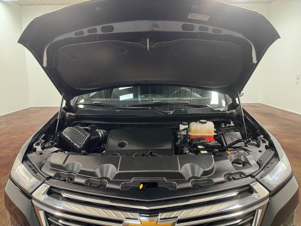 Used 2023 Chevrolet Traverse LT image 92
