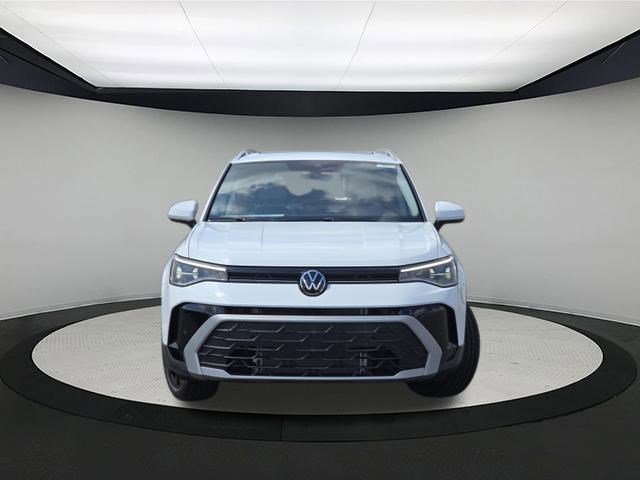 New 2025 Volkswagen Taos SE image 2