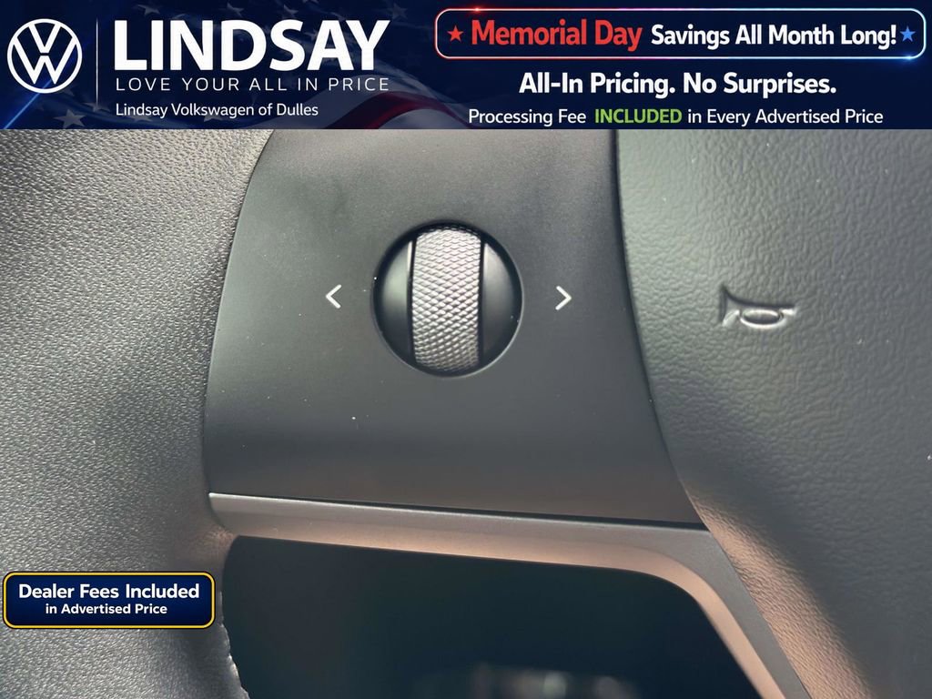 Used 2024 Tesla Model Y Long Range AWD/4WD image 18