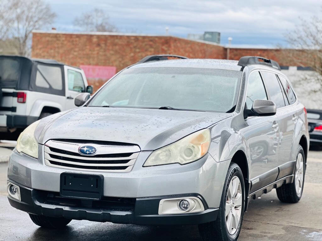 Used 2011 Subaru Outback 2.5i Limited w/ PWR Moonroof Pkg image 3