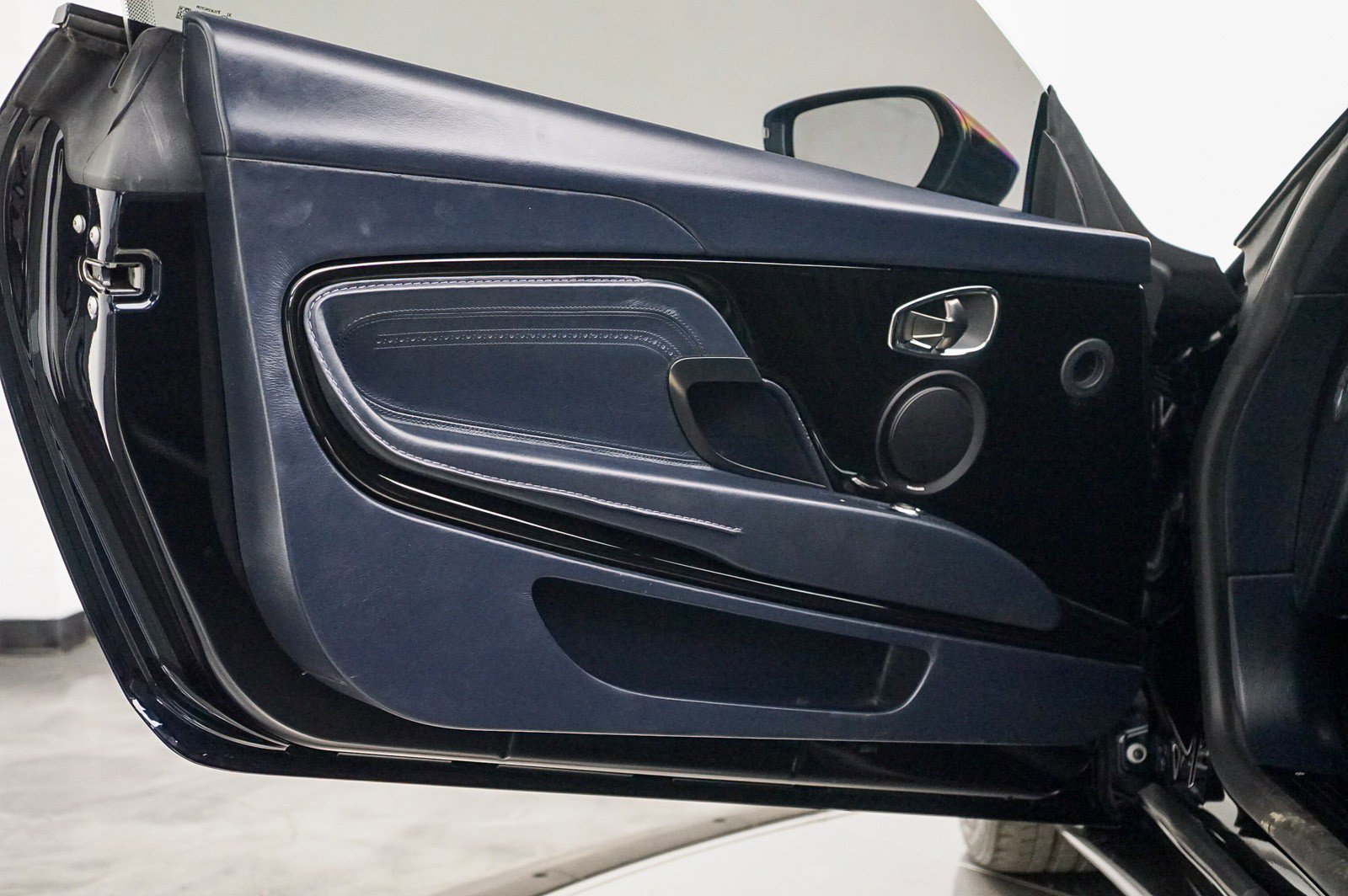 Used 2017 Aston Martin DB11 V12 image 25