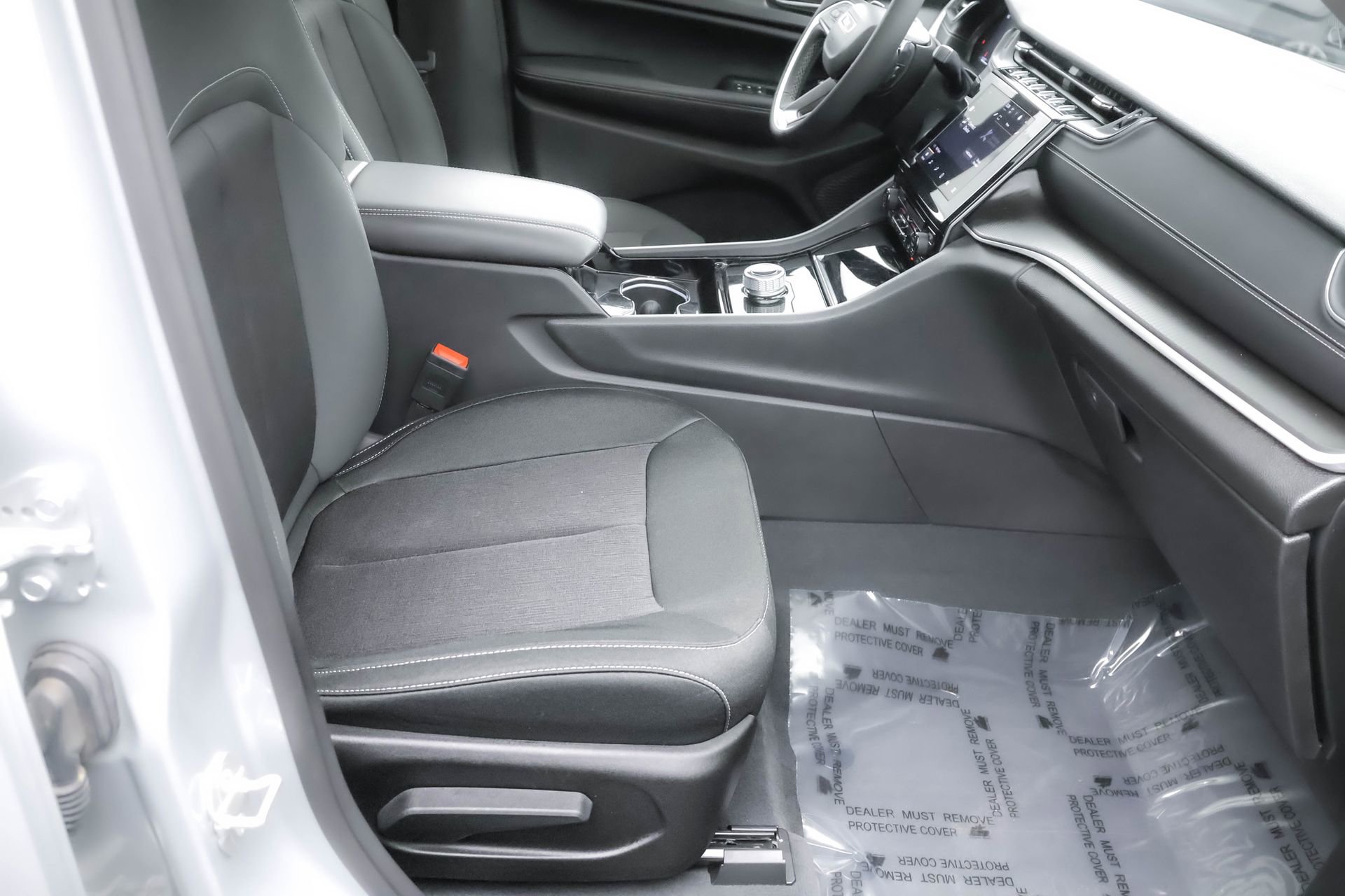 Used 2023 Jeep Grand Cherokee Laredo X image 34