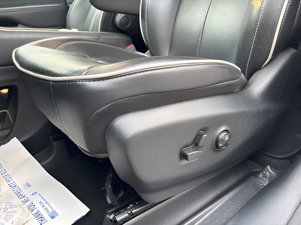 Used 2025 Chrysler Pacifica Limited FWD image 31
