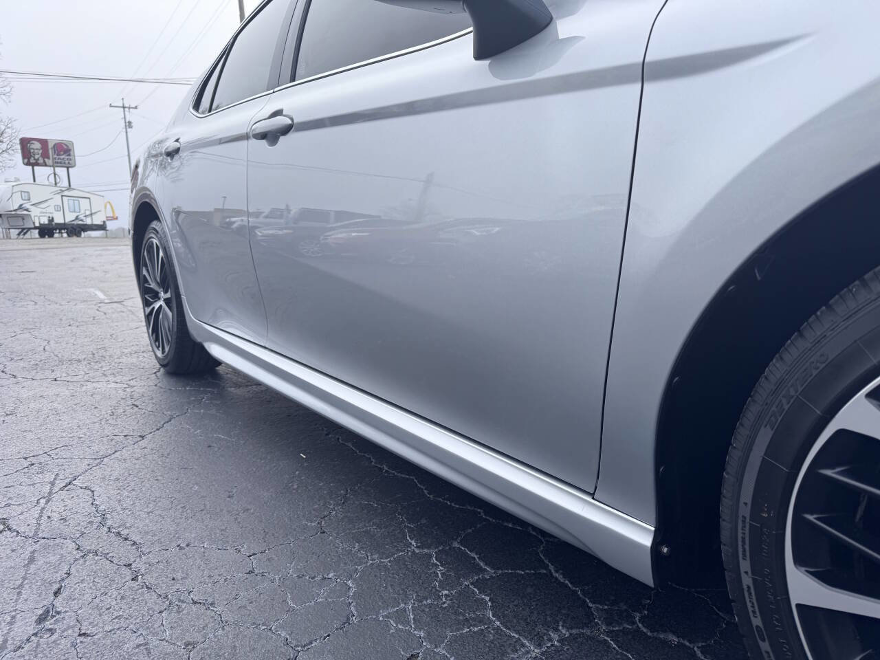 Used 2018 Toyota Camry SE image 19