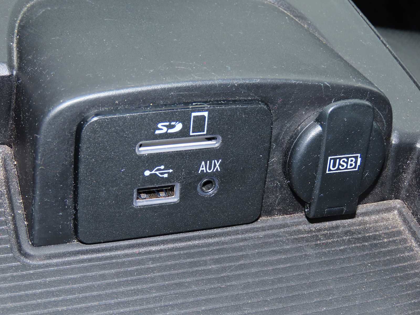 Used 2015 RAM 3500 Laramie w/ Convenience Group image 29