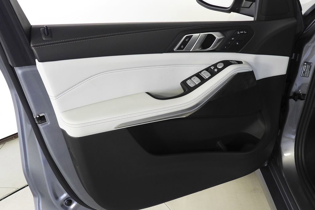 Certified 2023 BMW X7 xDrive40i w/ Parking Assistance Package image 11