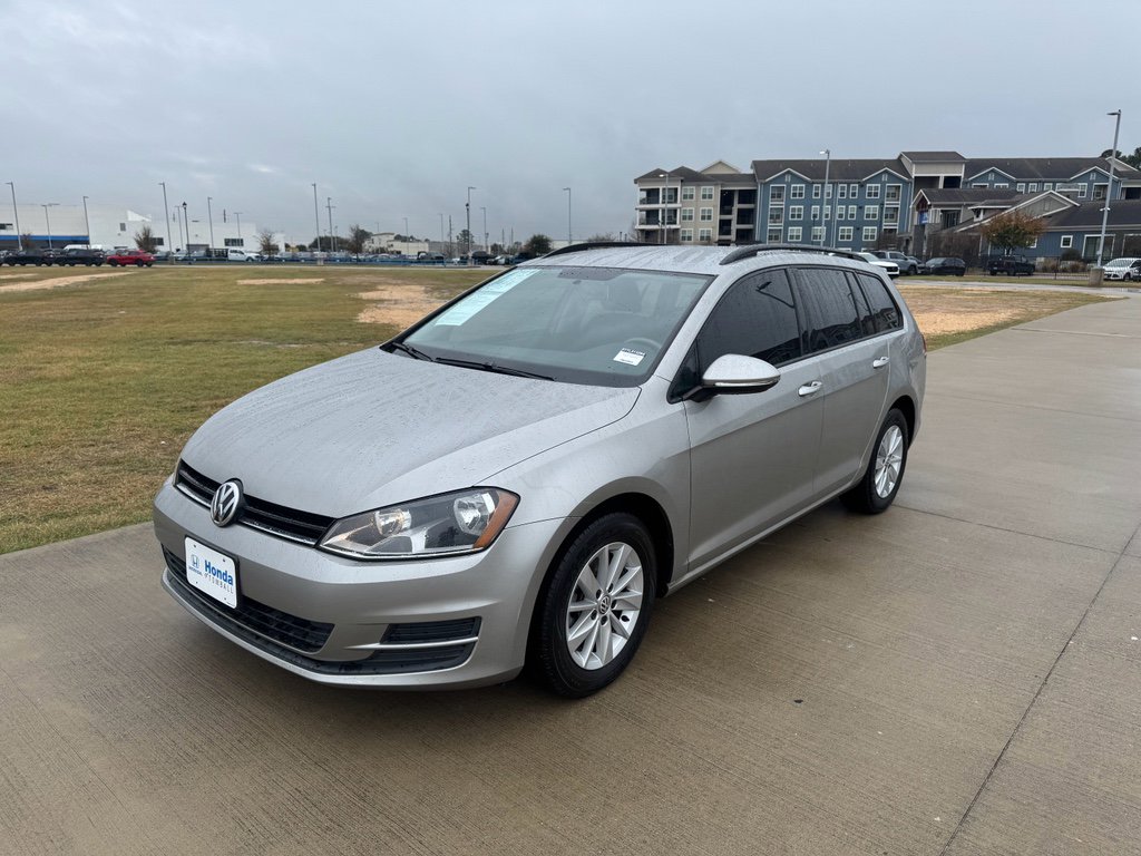 Used 2017 Volkswagen Golf S image 4