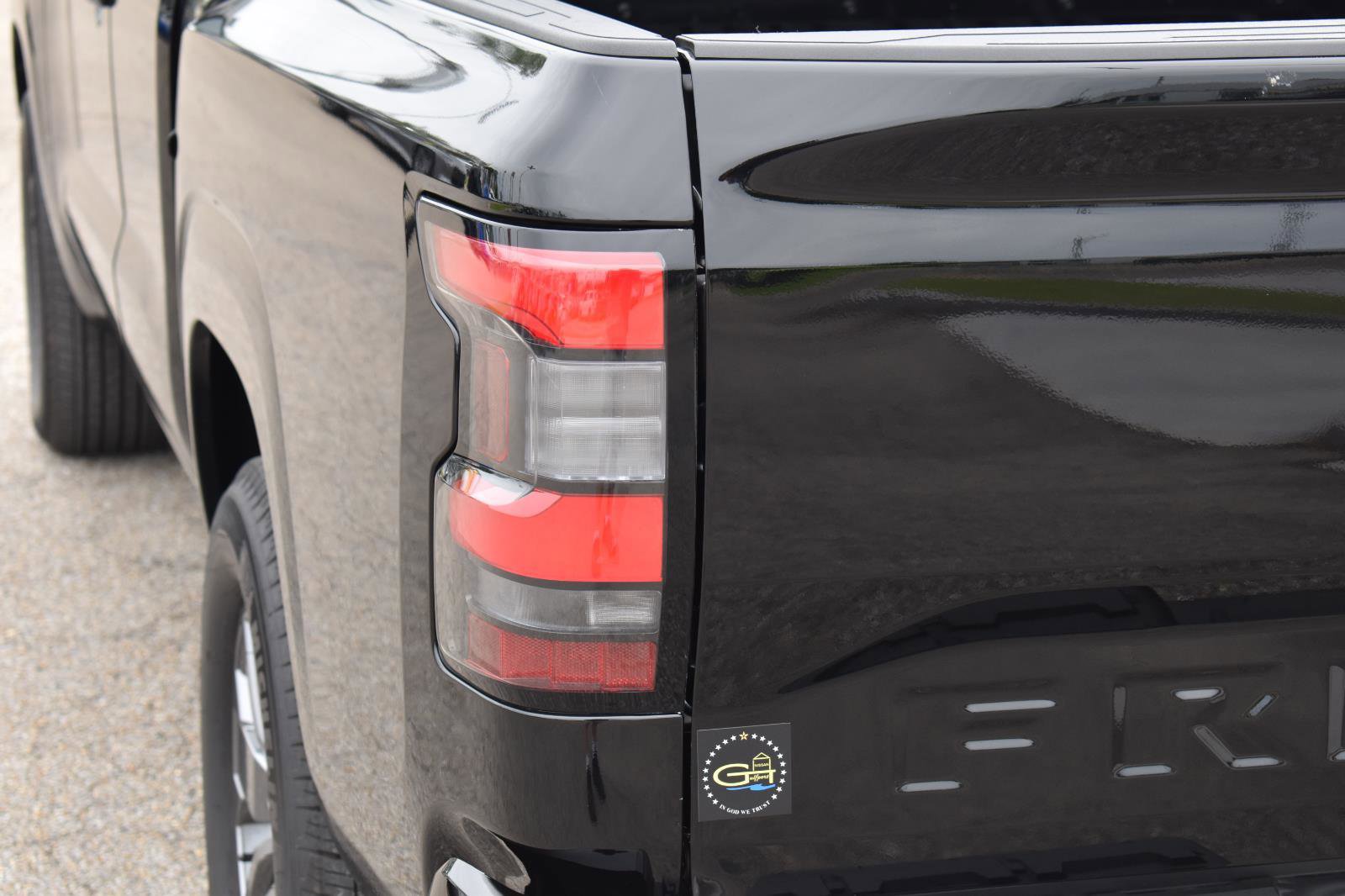 Used 2025 Nissan Frontier SV image 6