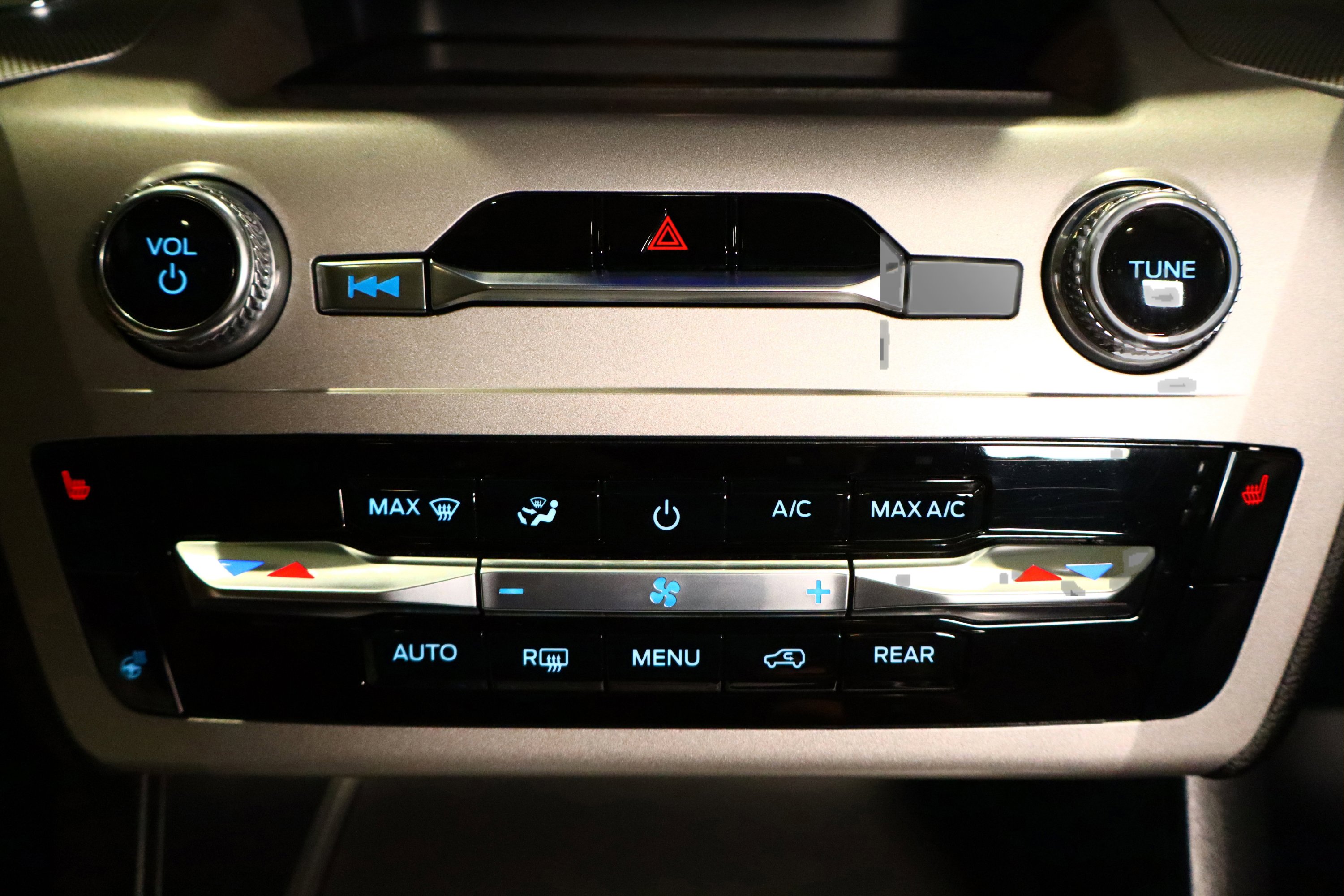 Used 2023 Ford Explorer XLT w/ Equipment Group 202A image 26