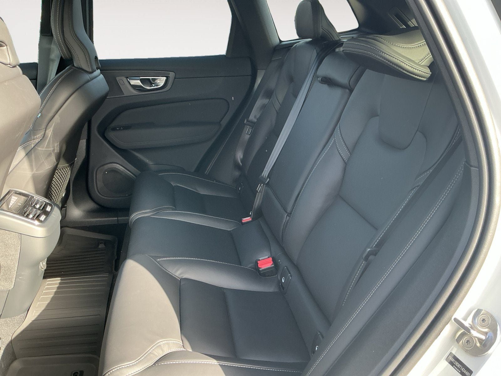 New 2026 Volvo XC60 B5 Ultra w/ Protection Package Premier AWD/4WD image 13