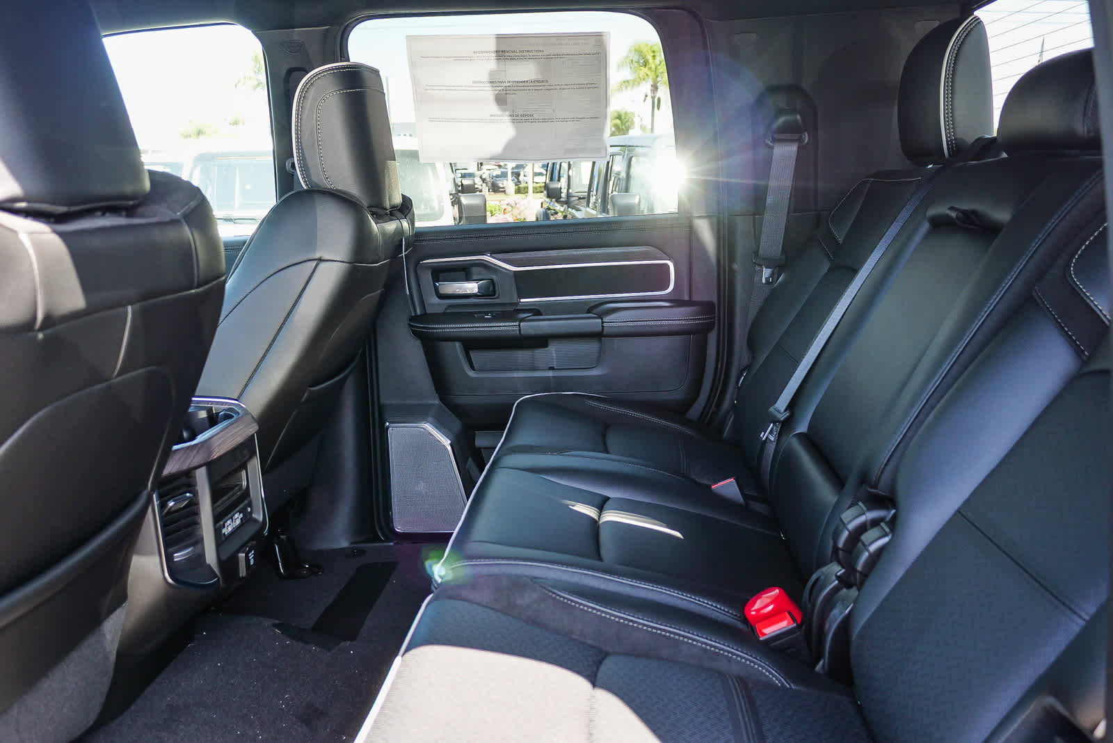 New 2026 RAM 2500 Laramie AWD/4WD image 18