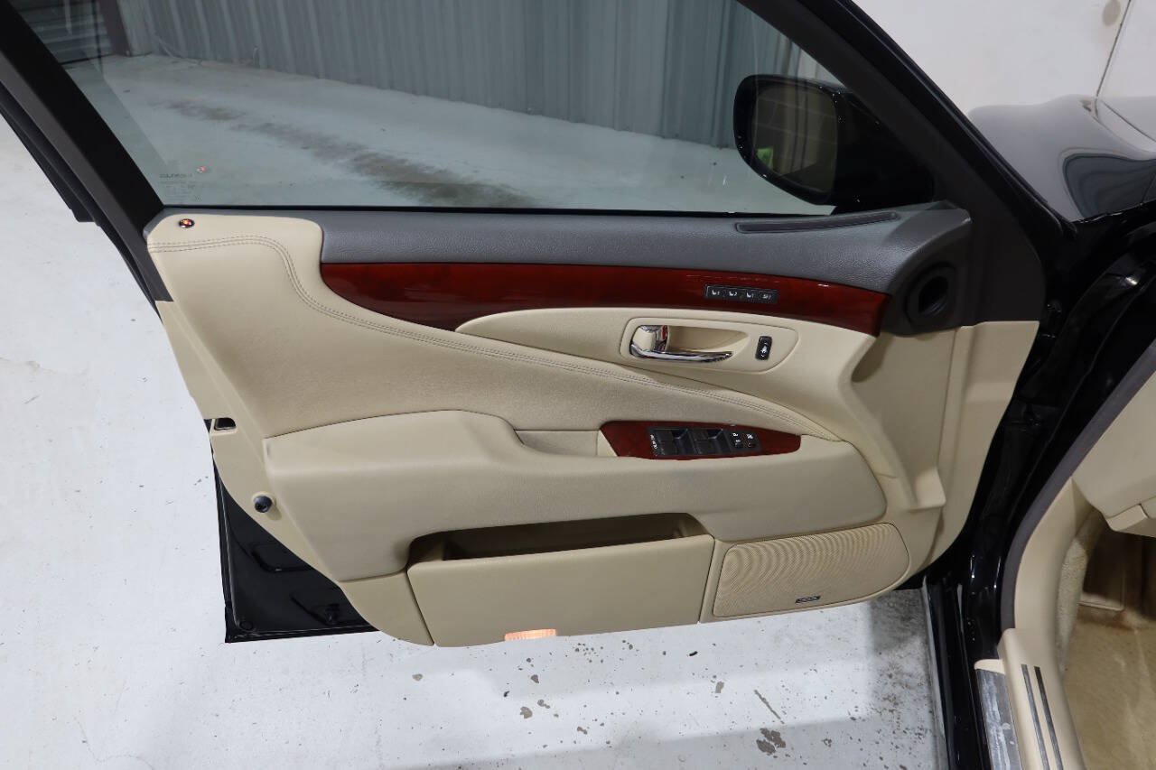 Used 2012 Lexus LS 460 w/ Comfort Pkg RWD image 33
