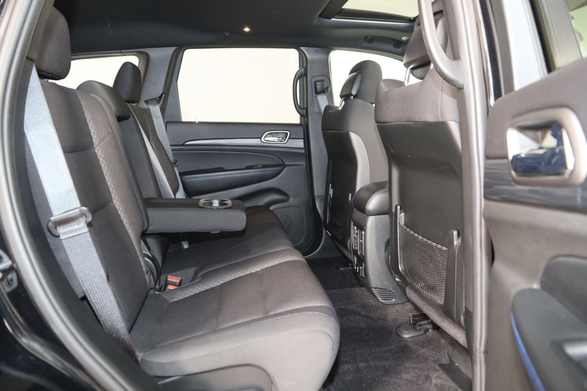 Used 2019 Jeep Grand Cherokee Laredo AWD/4WD image 14
