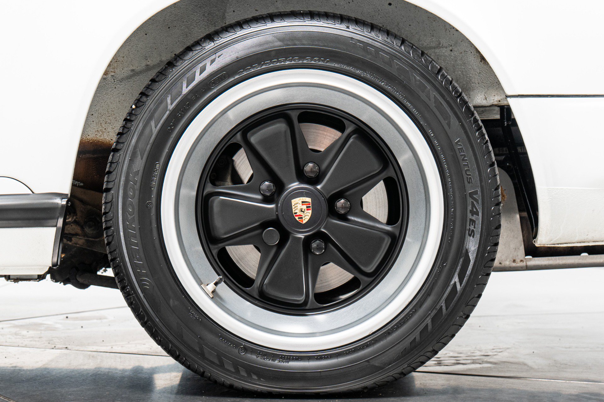 Used 1989 Porsche 911 Carrera RWD image 11