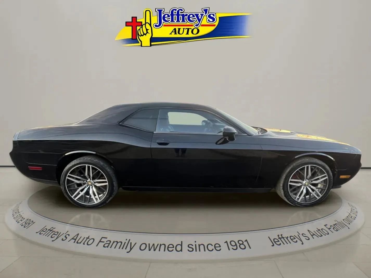 Used 2013 Dodge Challenger SXT RWD image 7