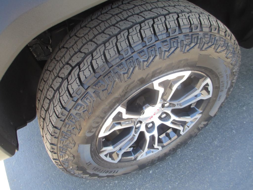 Used 2025 GMC Canyon AT4 AWD/4WD image 13