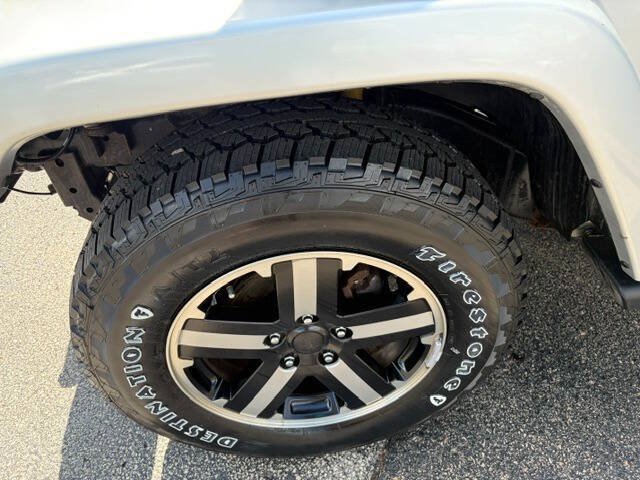 Used 2012 Jeep Wrangler Unlimited Sahara AWD/4WD image 15