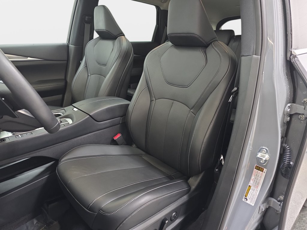 Certified 2027 INFINITI QX60 Luxe w/ Cargo Package AWD/4WD image 12
