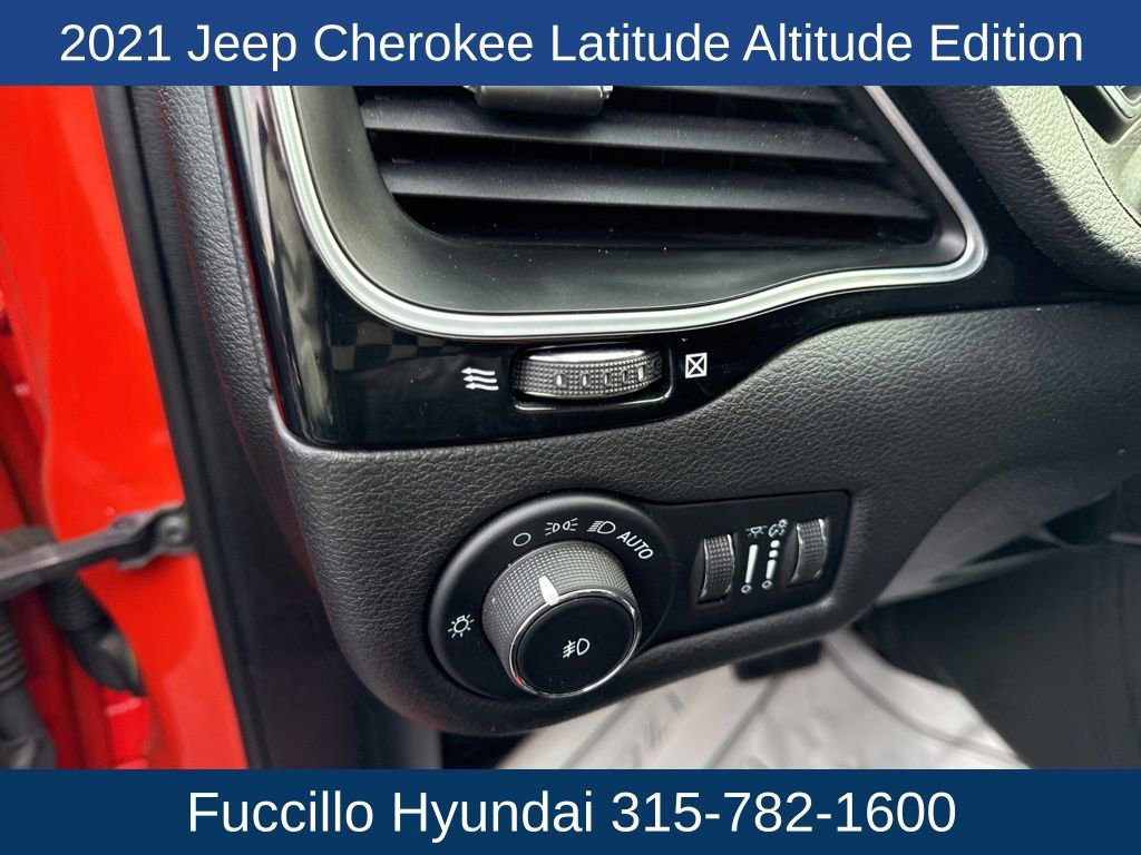 Used 2021 Jeep Cherokee Latitude Plus AWD/4WD image 15