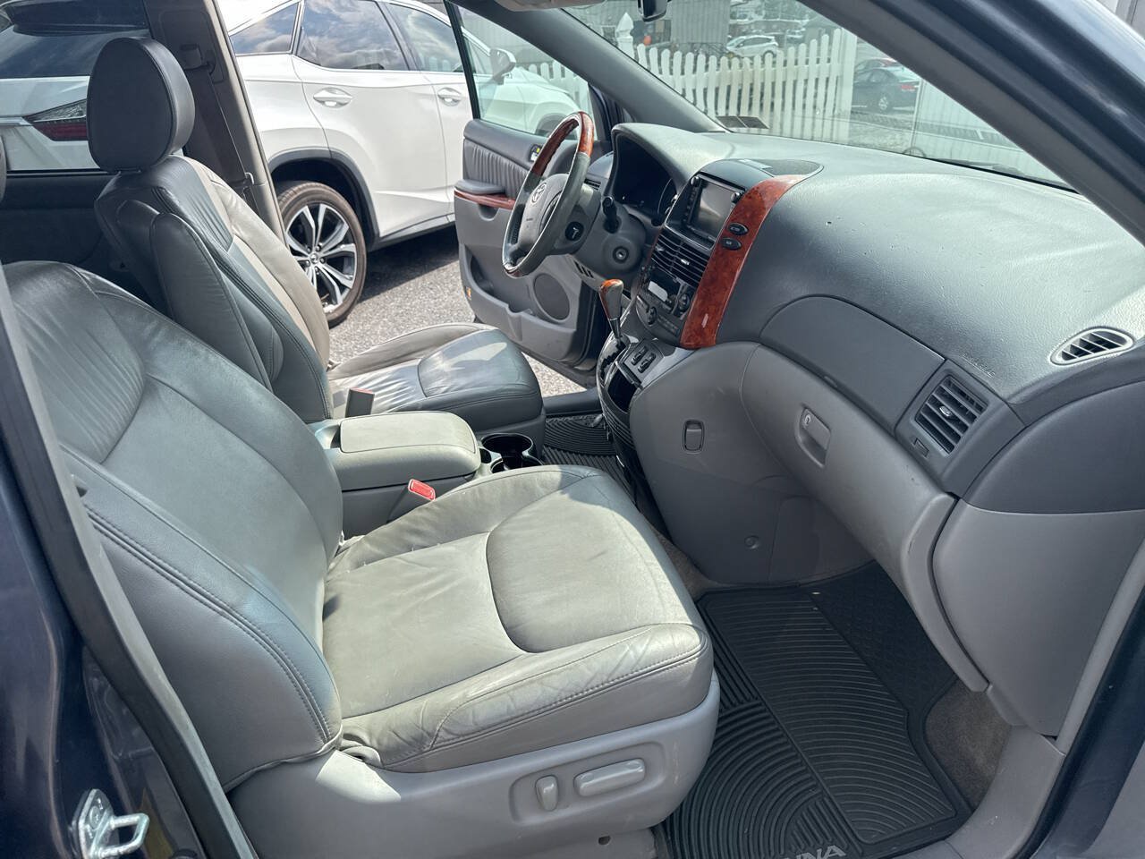 Used 2010 Toyota Sienna XLE Limited w/ XLE Limited Pkg 2 FWD image 10