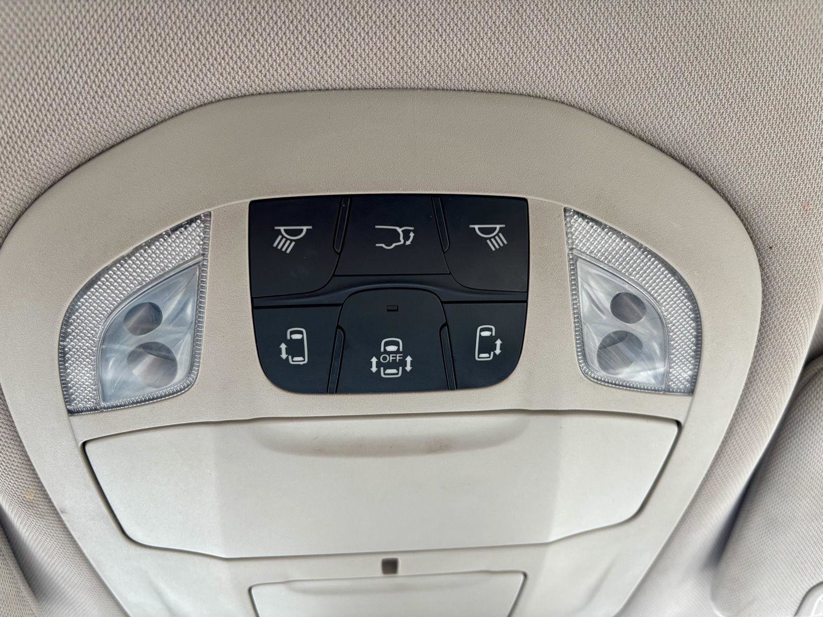 Used 2021 Chrysler Pacifica Touring-L image 44
