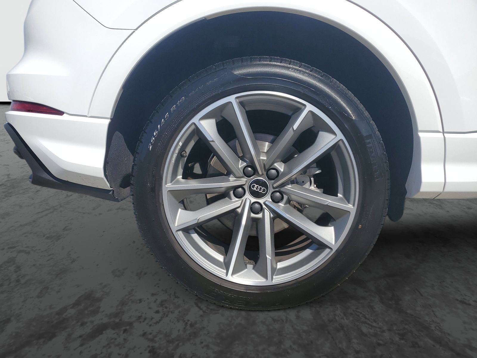 Used 2025 Audi Q3 2.0T Premium w/ Convenience Package image 5