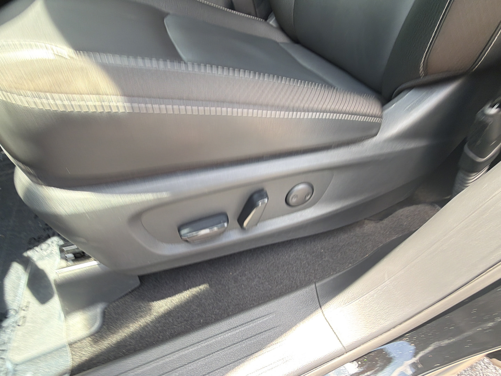 Certified 2025 Nissan Pathfinder SL w/ SL Premium Package FWD image 30