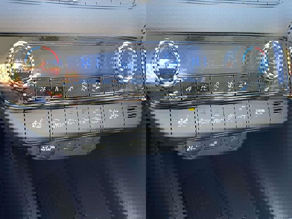 New 2026 Hyundai Elantra Limited image 19