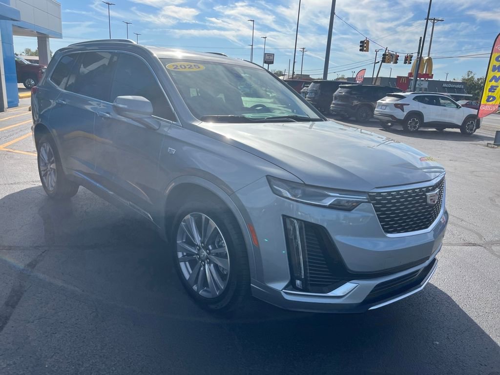 Used 2025 Cadillac XT6 Premium Luxury image 7