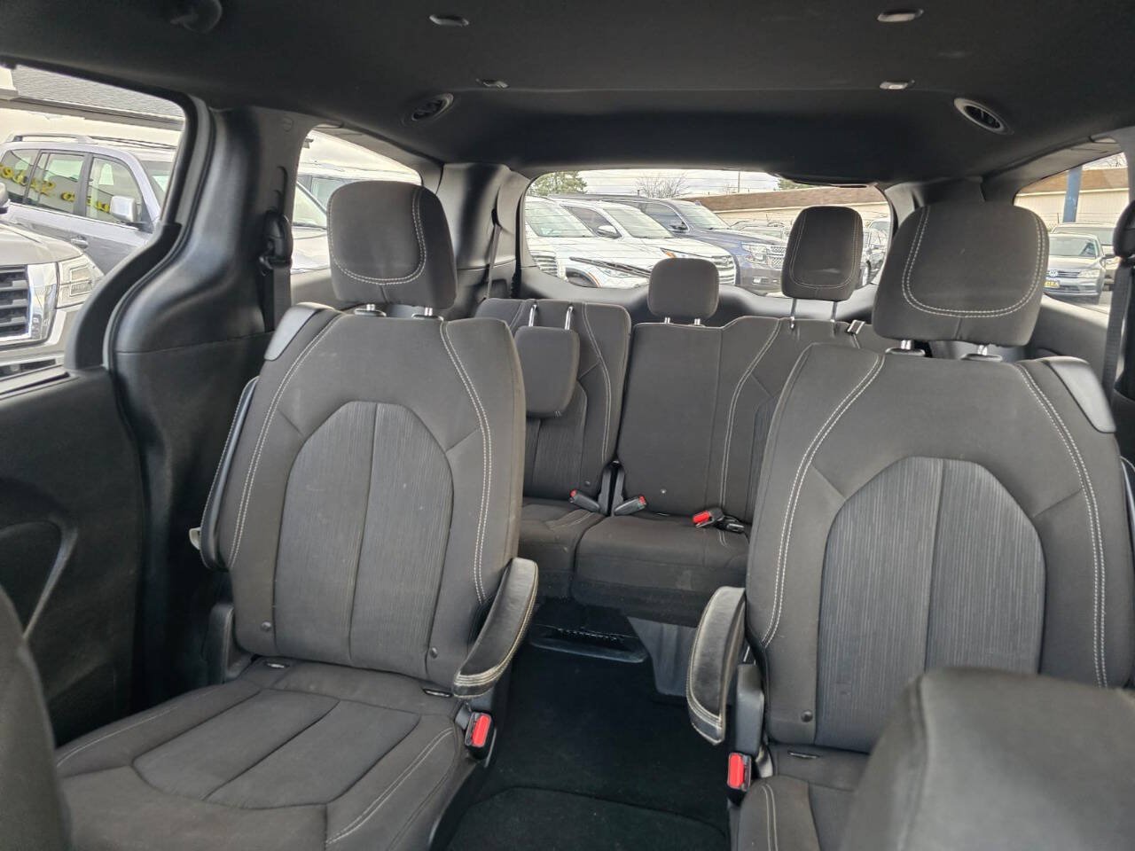 Used 2020 Chrysler Pacifica Touring w/ Advanced Safetytec Group FWD image 24