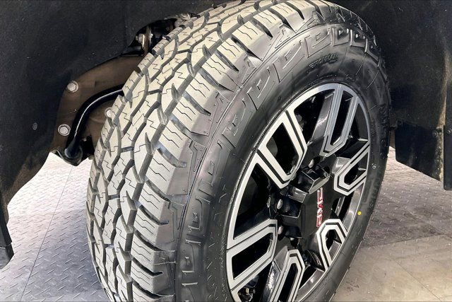 Used 2022 GMC Sierra 2500 AT4 image 33