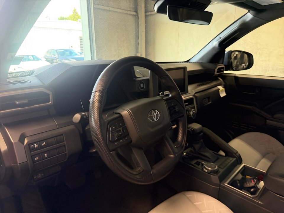 Certified 2025 Toyota Tacoma SR5 AWD/4WD image 34