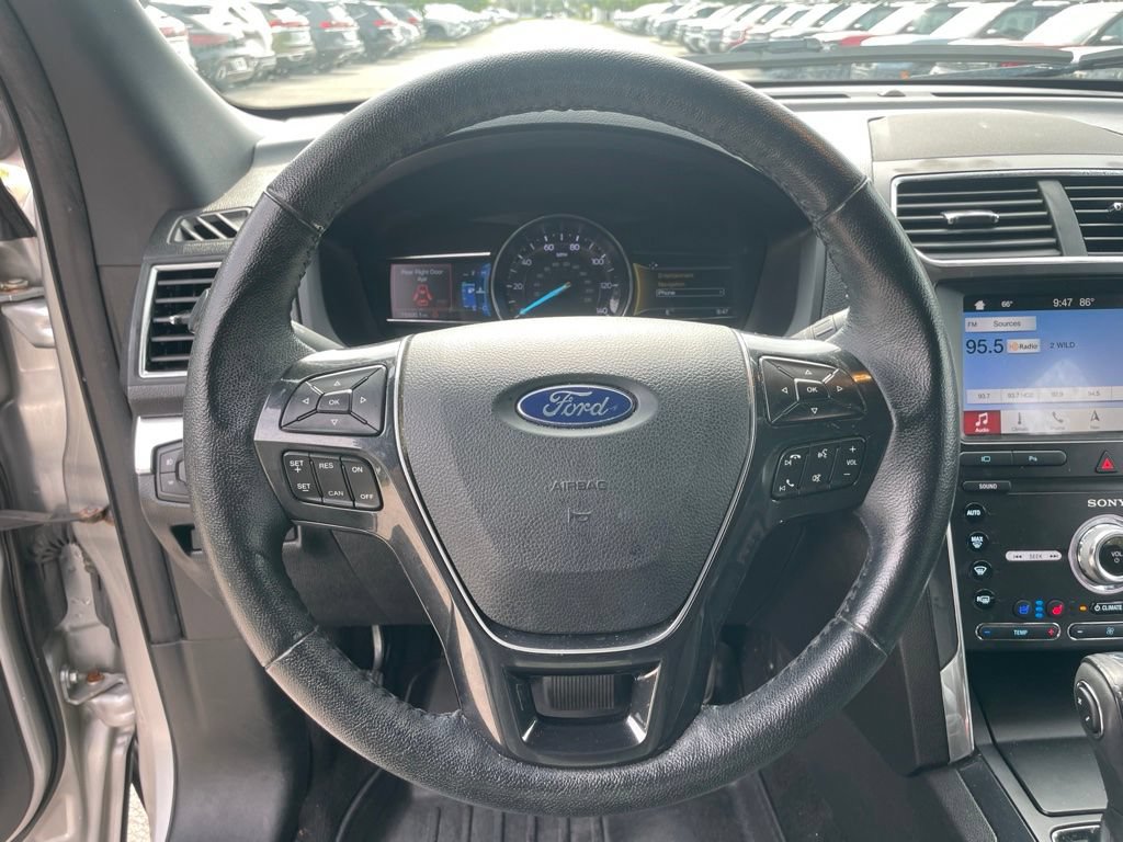 Used 2019 Ford Explorer Limited w/ Class III Trailer Tow Package FWD image 12