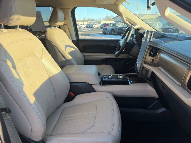 Used 2024 Ford Expedition Limited image 21
