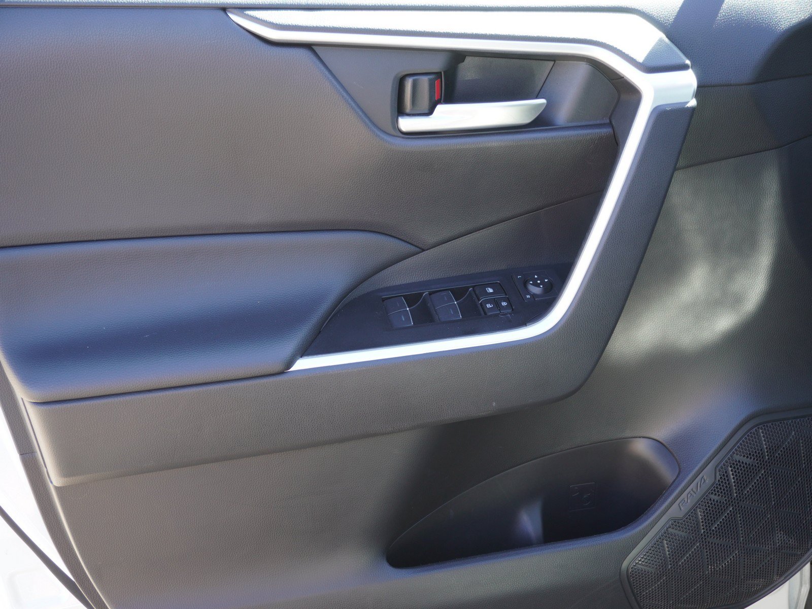 Used 2025 Toyota RAV4 XLE w/ Weather Package AWD/4WD image 18