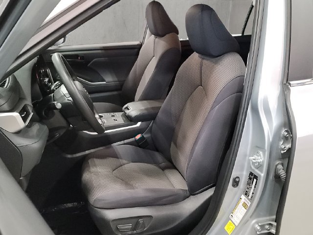 Used 2023 Toyota Highlander L FWD image 5