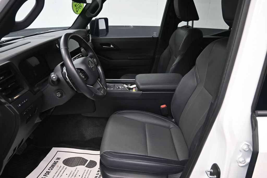 Used 2024 Lexus GX 550 w/ Accessory Package (31) AWD/4WD image 15