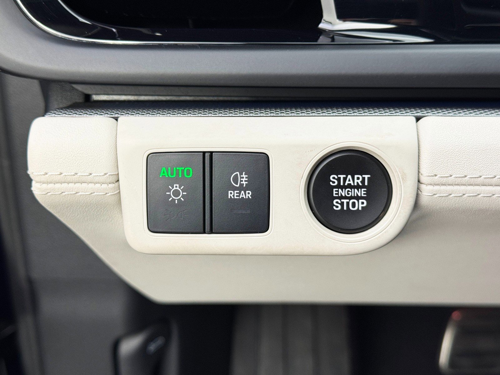 Used 2025 Porsche Panamera 4S w/ Premium Package image 18