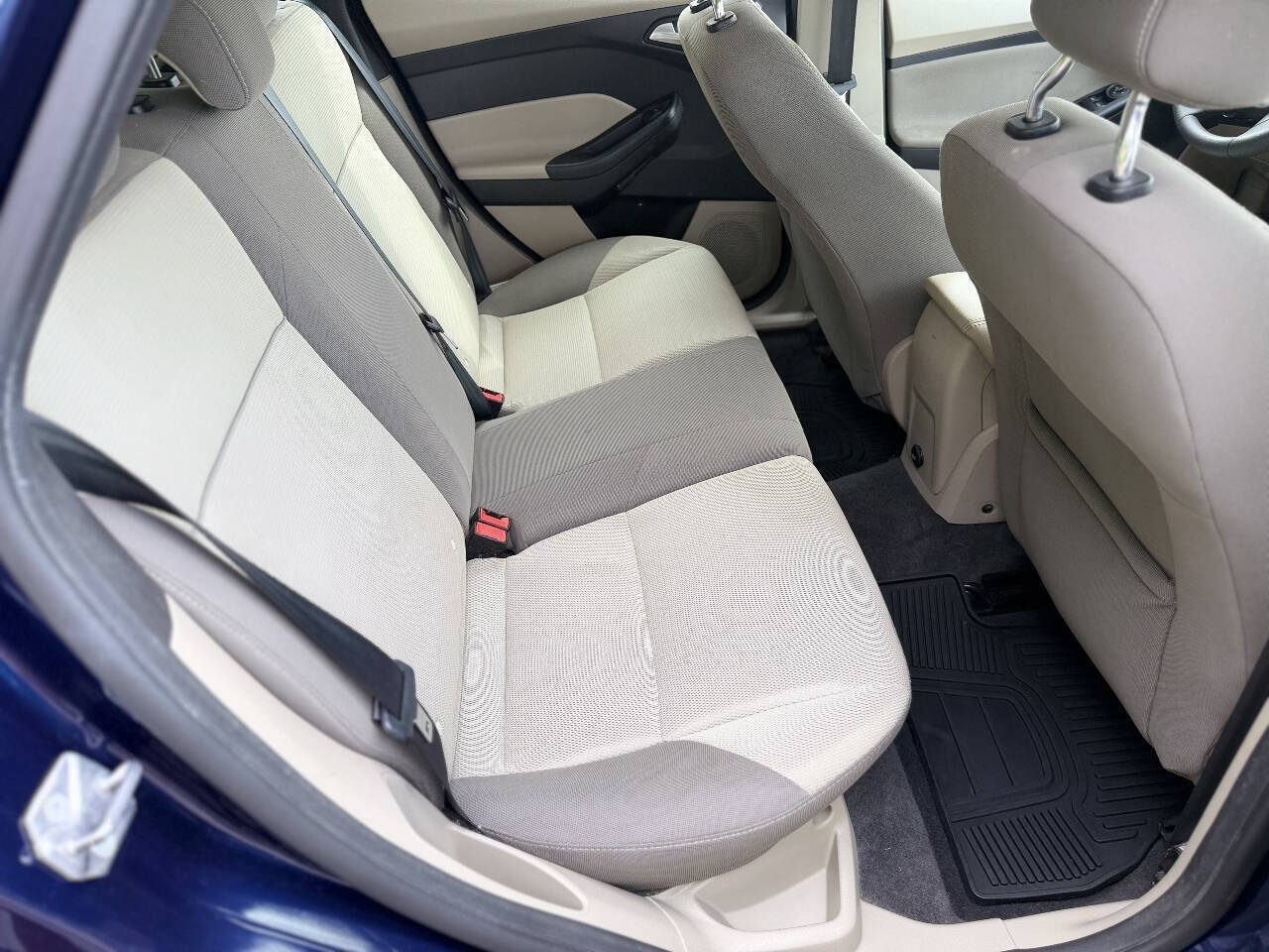 Used 2012 Ford Focus SE FWD image 12
