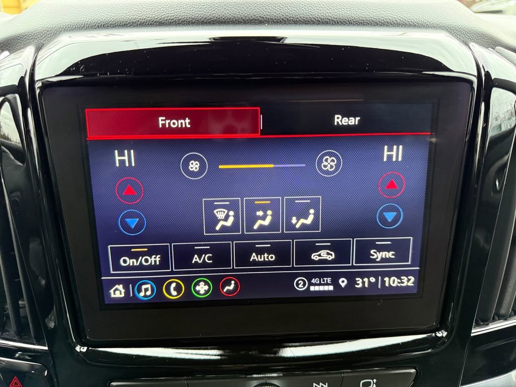 Used 2024 Chevrolet Traverse LT image 16